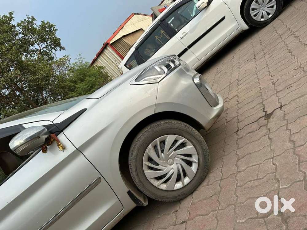 Ertiga Smart Hybrid Vxi 1.5l 5mt - 2019 November Model