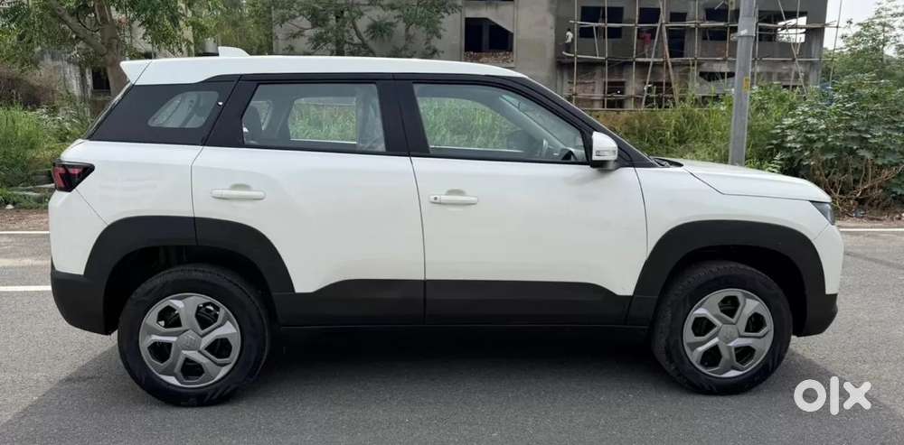 Maruti Suzuki Brezza Vxi At, 2024, Petrol