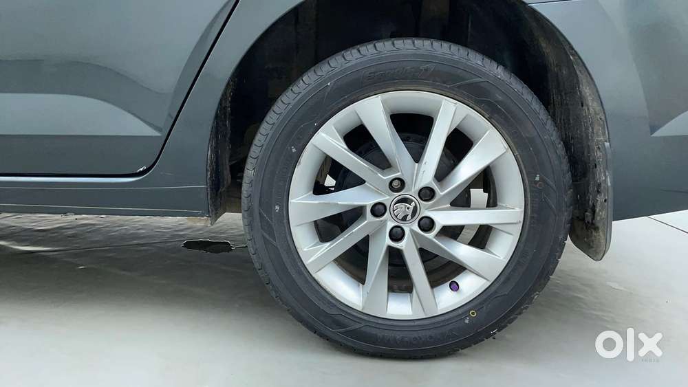 Skoda Slavia Ambition 1.0l Tsi At, 2022, Petrol
