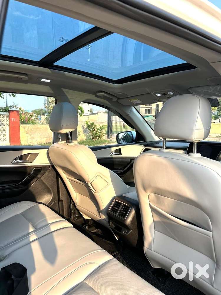 Mahindra Xuv700 2.2 Ax 7 Diesel At Luxury Pack Str, 2025, Diesel