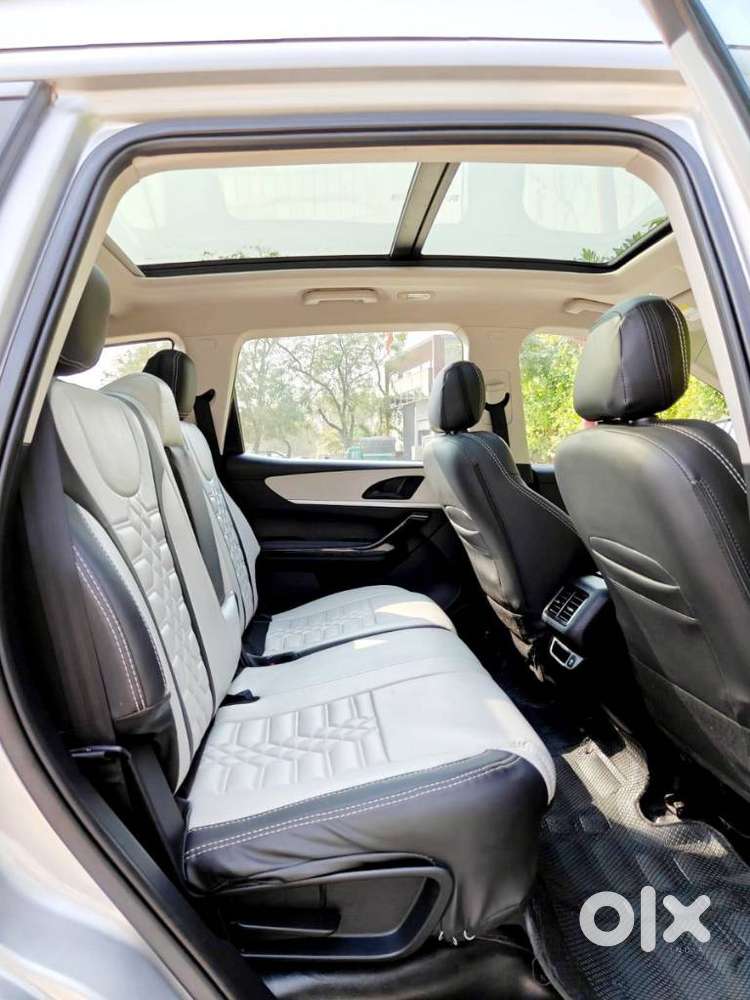 Mahindra Xuv700 2.0 Ax 5 Petrol Mt 7 Str, 2022, Petrol