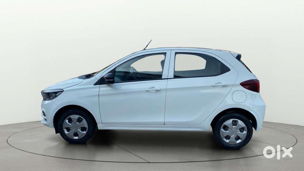 Tata Tiago 1.2 Revotron Xt Option, 2023, Petrol