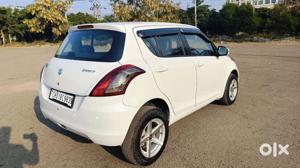 Maruti Suzuki Swift Vxi 2015 Manual With Alloy And Projector Head Lamp