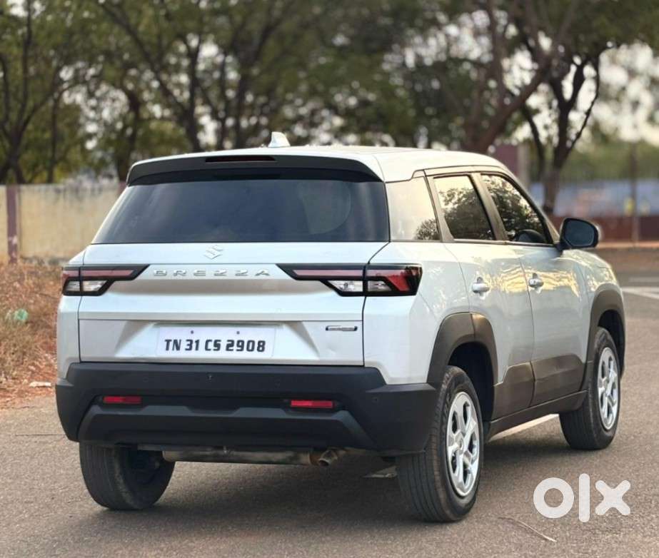 Maruti Suzuki Brezza 1.5 Lxi Smart Hybrid, 2023, Petrol
