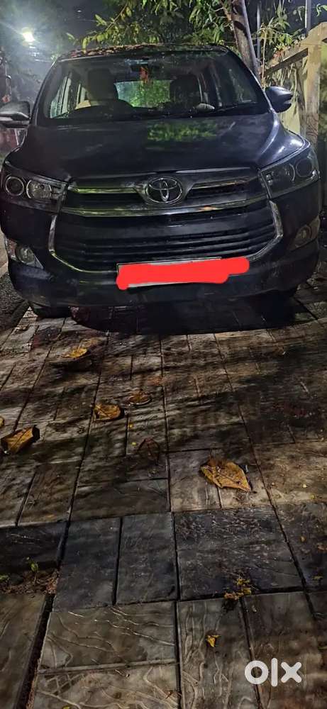 Toyota Innova Crysta 2.4 V 2016