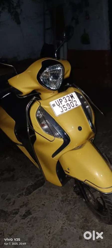 Fascino Scooty Yellow Colour Price Yamaha Fascino 125 Fi Hybrid