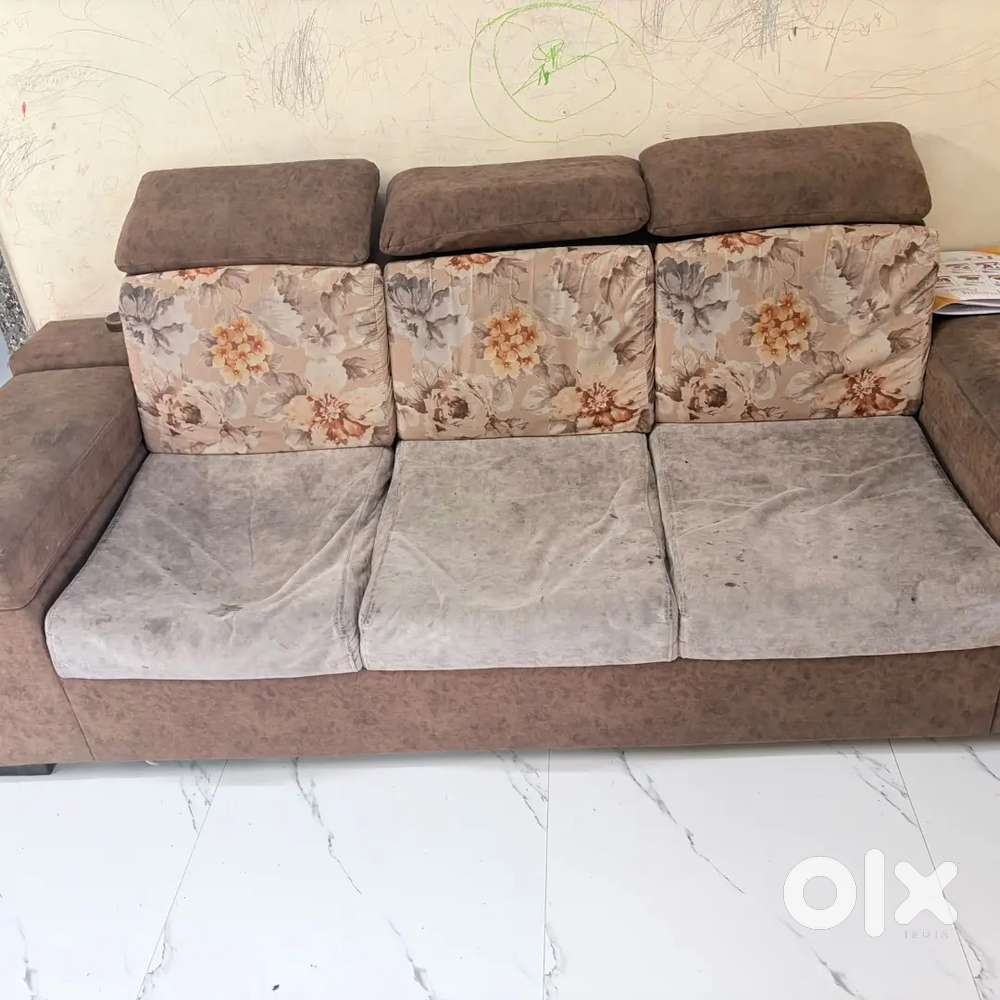 3 year old , sofa set