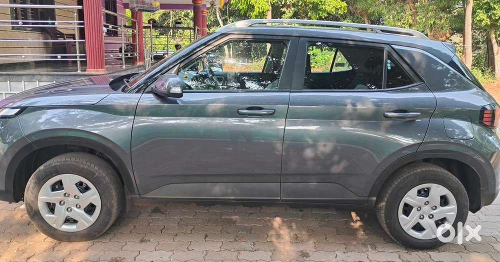 Hyundai Venue Petrol Well Maintained