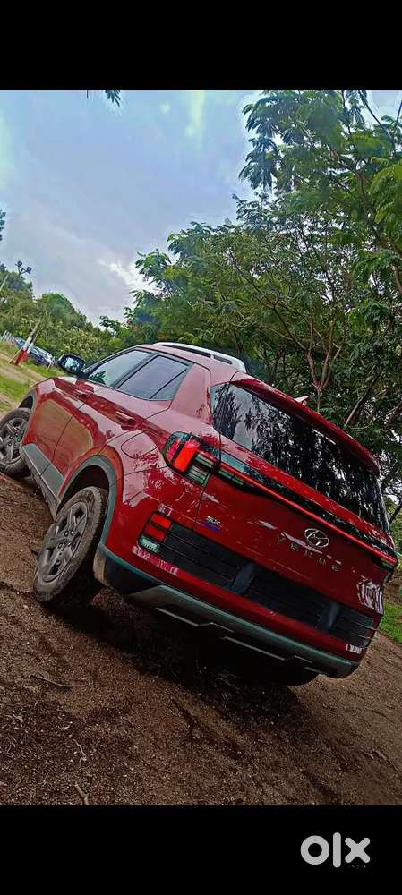 Hyundai Venue 2024 Petrol Well Maintained
