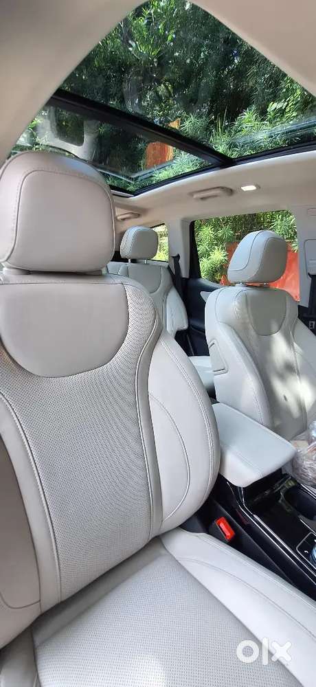 Mahindra Xuv700 2024 Diesel Well Maintained
