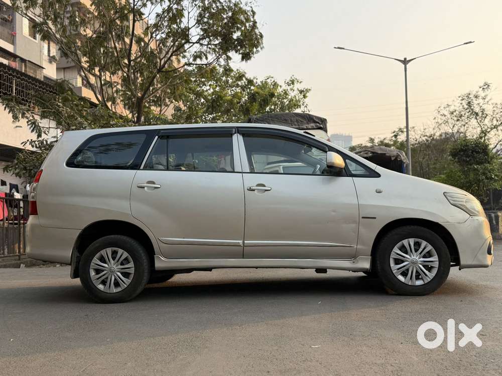 Toyota Innova 2.5 G (diesel) 8 Seater Bs Iv, 2015, Diesel