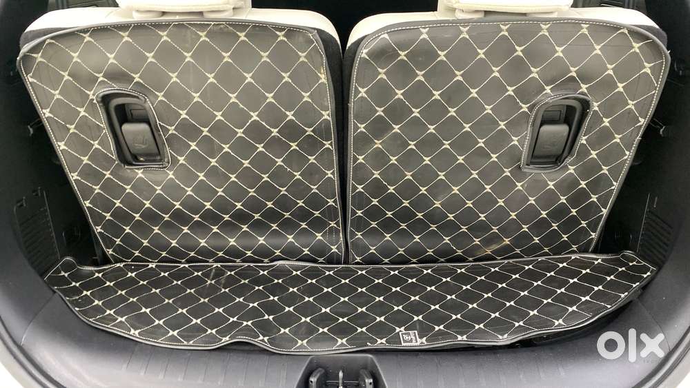 Mahindra Xuv700 2.0 Ax 7 Petrol Mt Str, 2024, Petrol