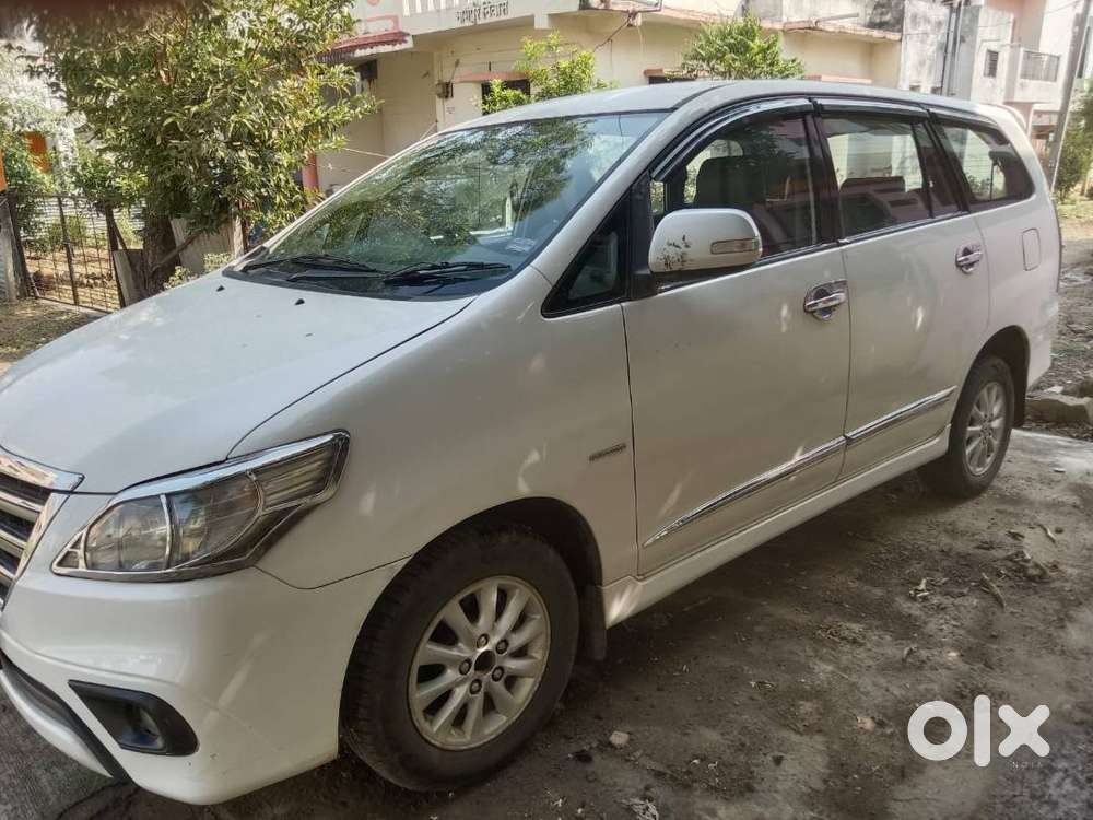 Innova V2.5  Dec. 30/12/2013 Model  Excellent Condition