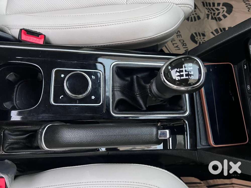 Mahindra Xuv700 2.0 Ax 7 Petrol Mt Str, 2022, Diesel
