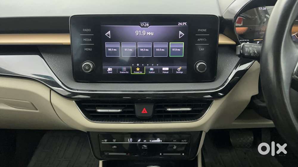 Skoda Slavia Style 1.0l Tsi At, 2022, Petrol