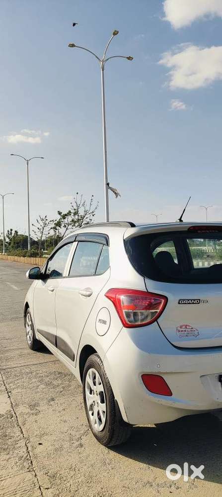 Hyundai Grand I10 Crdi Sportz, 2015, Petrol