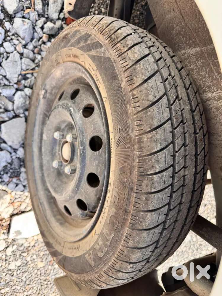 Wagonr 2011 White Colour