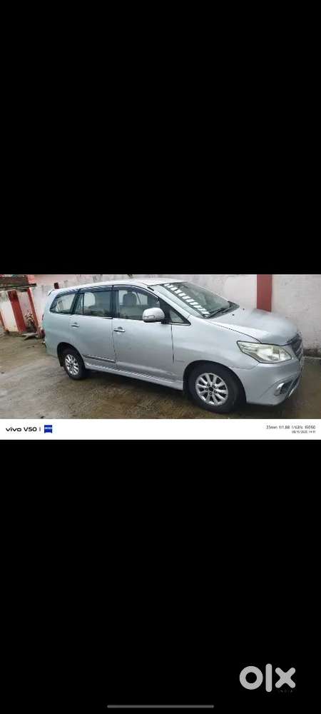 Toyota Innova 2013 Diesel 300000 Km Driven