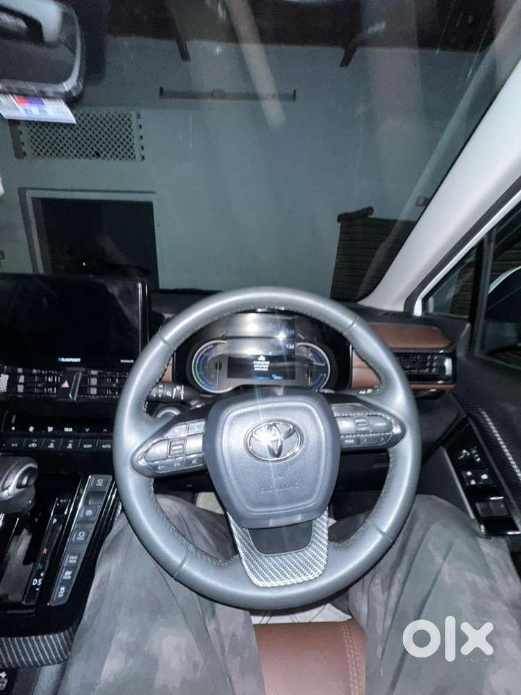 Nri Car Less Driven Only 14000 Km Only One Service In Company