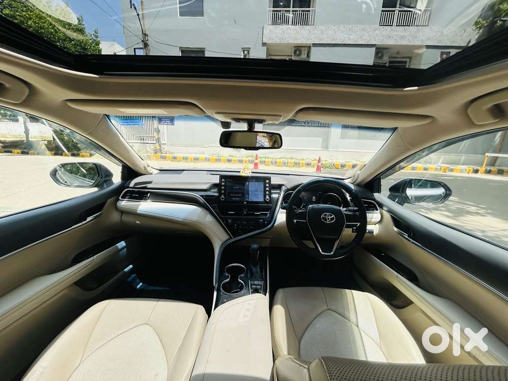 Toyota Camry 2.5 Hybrid, 2022, Cng & Hybrids