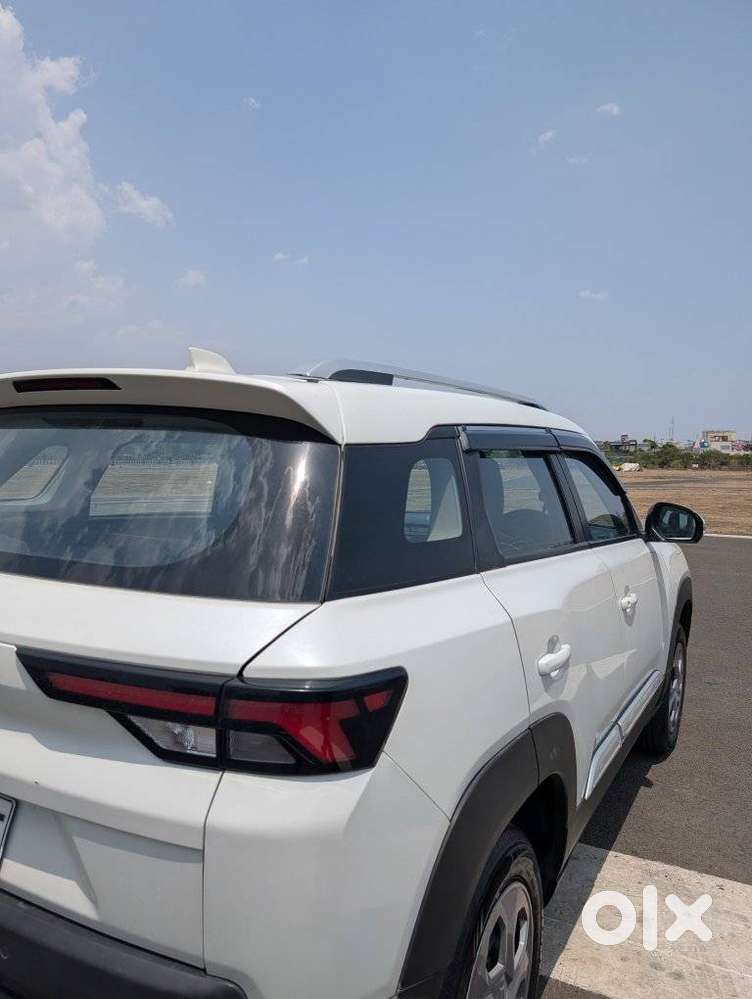 Maruti Suzuki Brezza 1.5 Lxi Smart Hybrid, 2024, Petrol