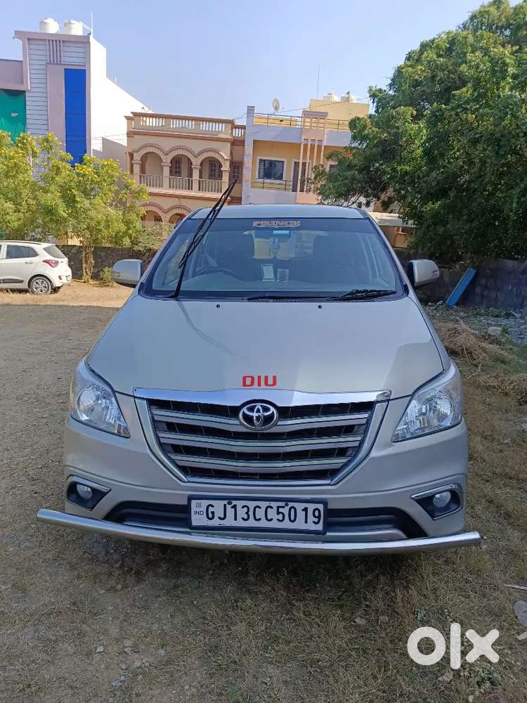 Toyota Innova Petrol 2013 Km Driven
