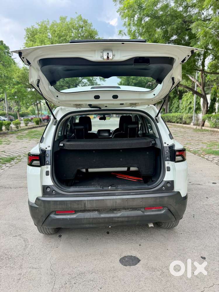 Maruti Suzuki Brezza 1.5 Vxi Cng, 2024, Cng & Hybrids