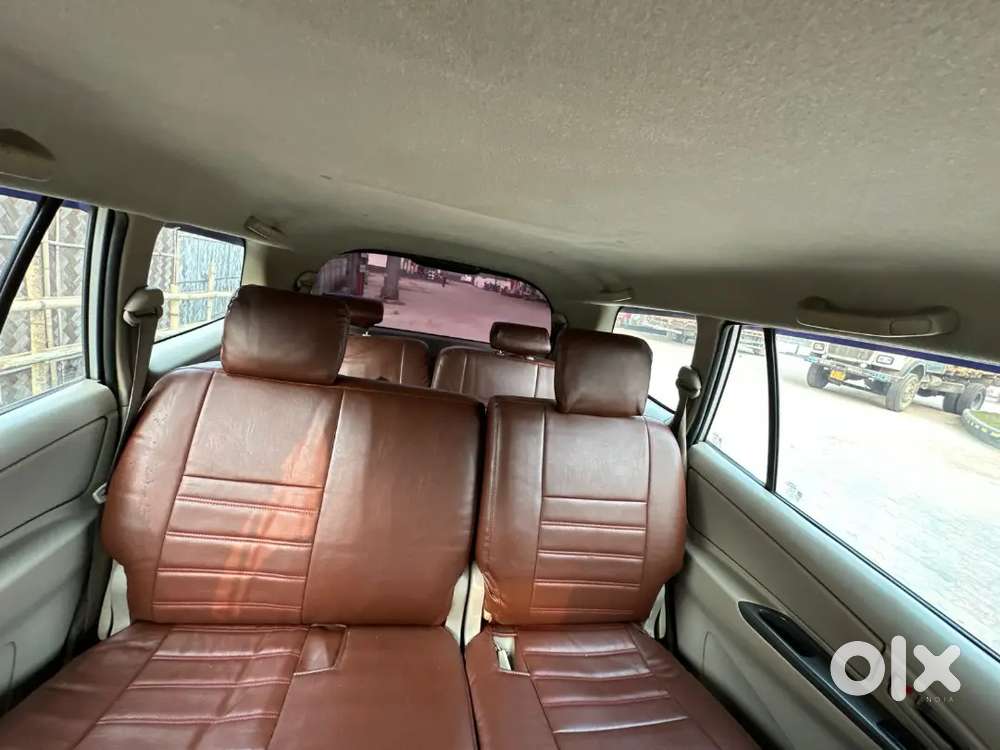 Innova G 8 Seater Diesel