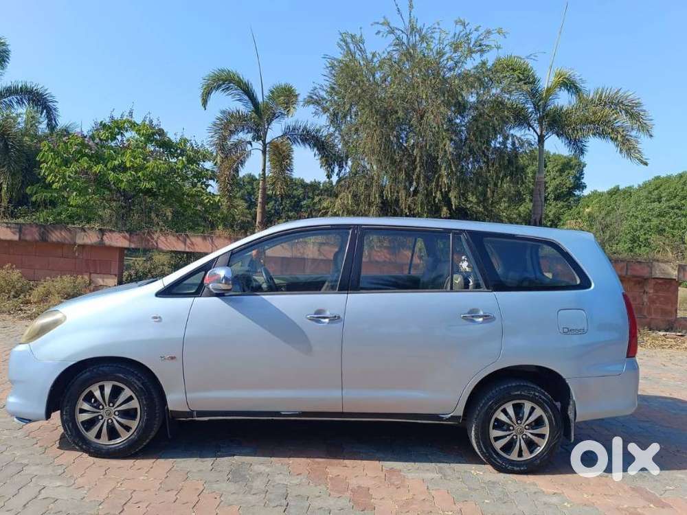 Toyota Innova 2004-2011 2.5 V Diesel 8-seater, 2010, Diesel