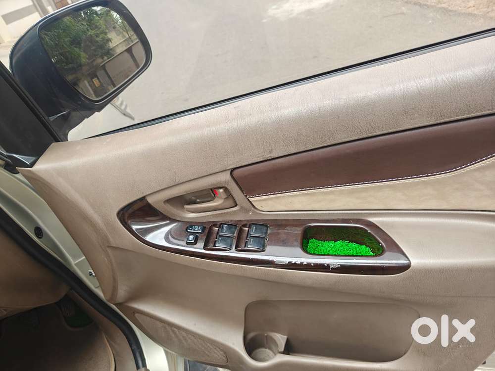 Toyota Innova 2.5 G (diesel) 8 Seater Bs Iv, 2015, Diesel