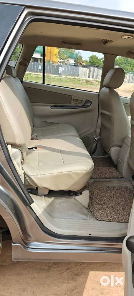 Toyota Innova 2.5 G (diesel) 8 Seater Bs Iv, 2013, Diesel