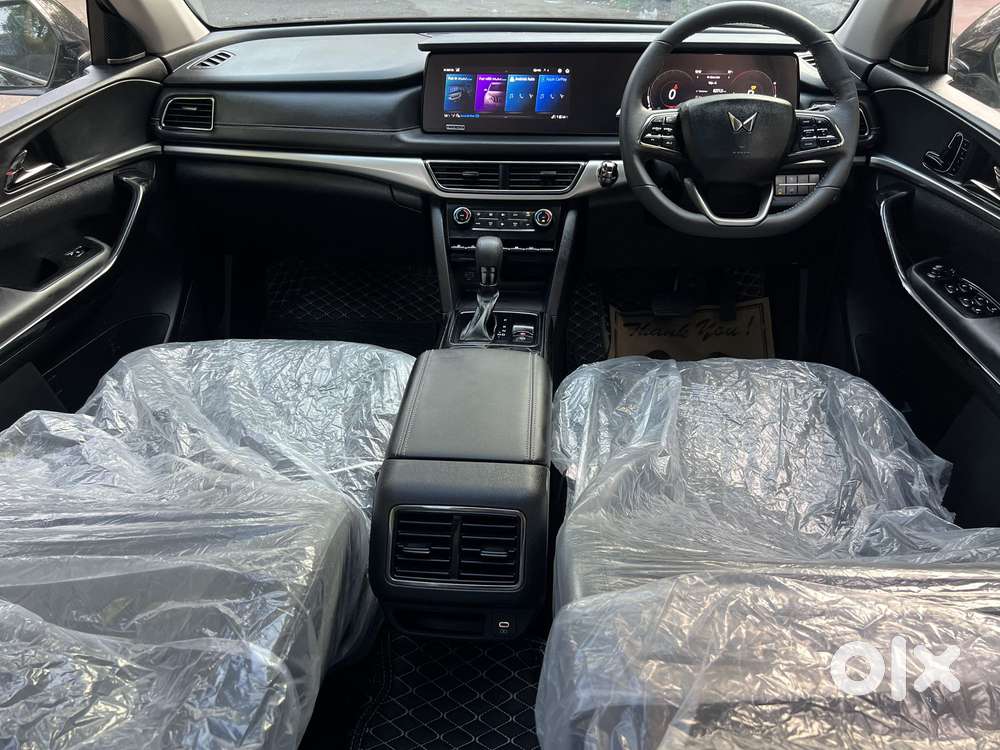 Mahindra Xuv700 2.2 Ax 7 Diesel At Luxury Pack Str, 2025, Petrol