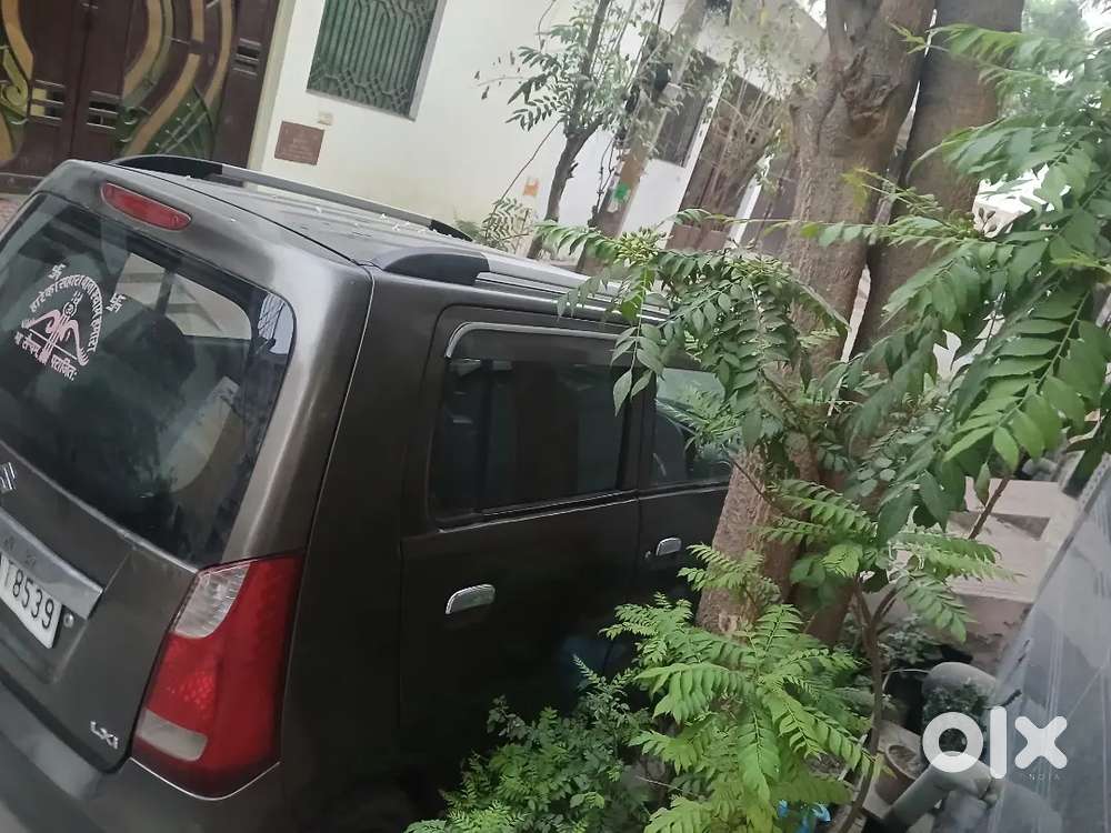 Parking Problm Hain,gaadi Achi Hain .