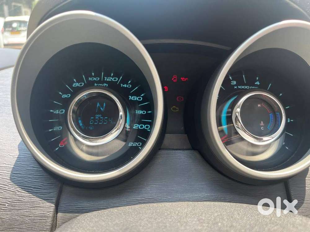 Mahindraxuv500(w6)-8yrs-diesel-manual