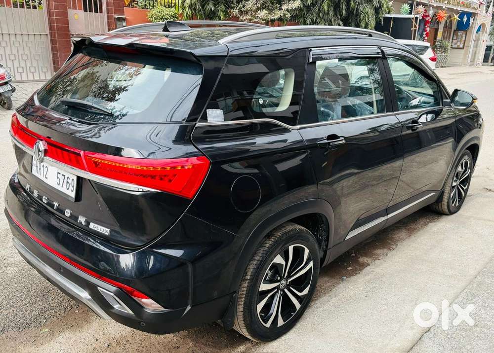 Mg Hector Plus Sharp Pro 1.5 Turbo Petrol  Cvt 7 Str Dual Tone, 2023..