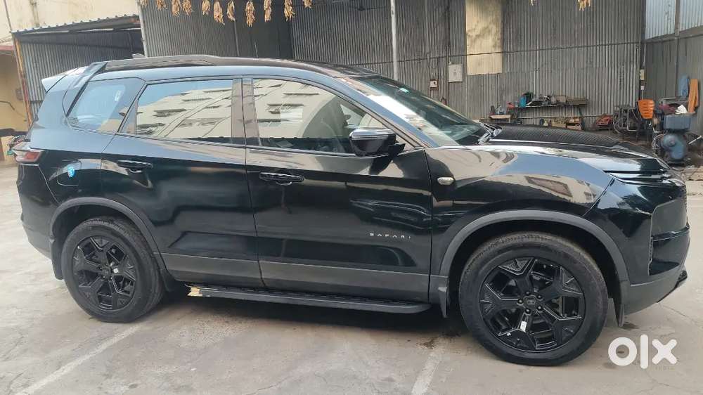2024 Tata Safari Adventure+ Dark Edition (7-seater)