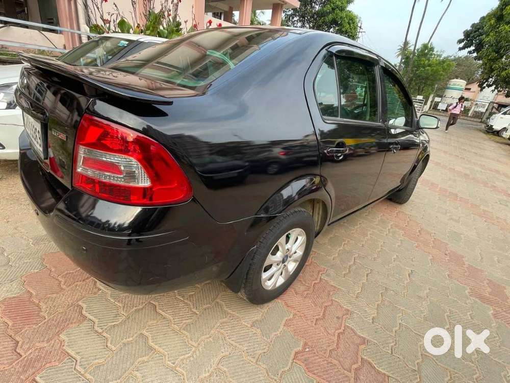 Well Maintained 2013 Model Fiesta Classic Full Option (titanium )