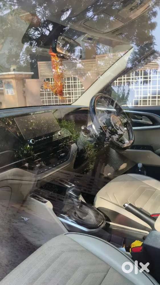Top-end Kia Carens Diesel Automatic (luxury Plus) ,slightly Negotiable