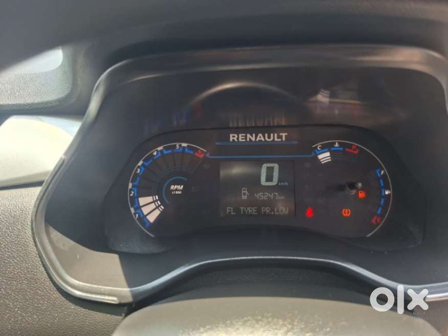 Renault Triber Rxz, 2023, Petrol
