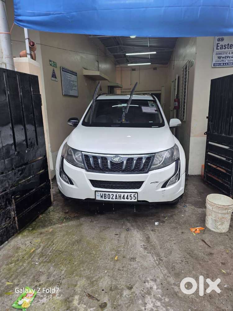 Mahindra Xuv W10