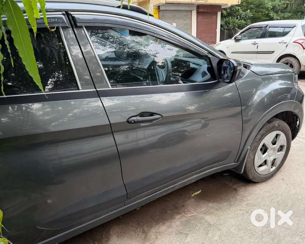 Tata Nexon. Cng & Petrol