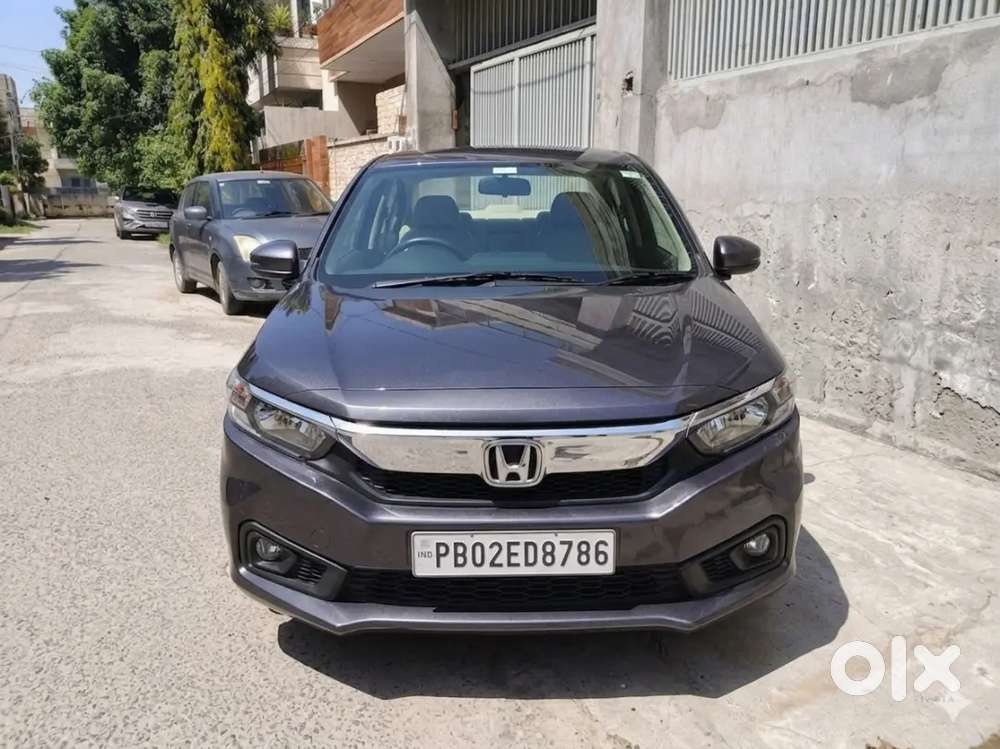 Honda Amaze Petrol Top Model Vmt With Push Start Stop Button.