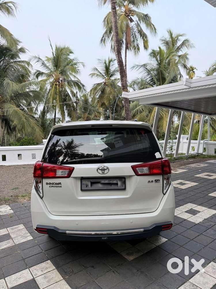 Toyota Innova Crysta 2017 Diesel Well Maintained