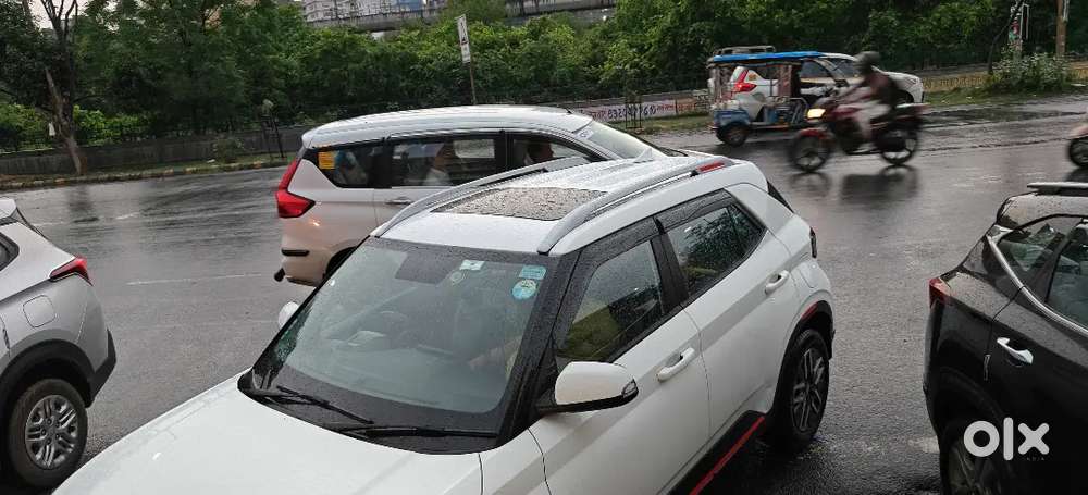 Hyundai Venue 2024 Petrol 25000 Km Driven Noida