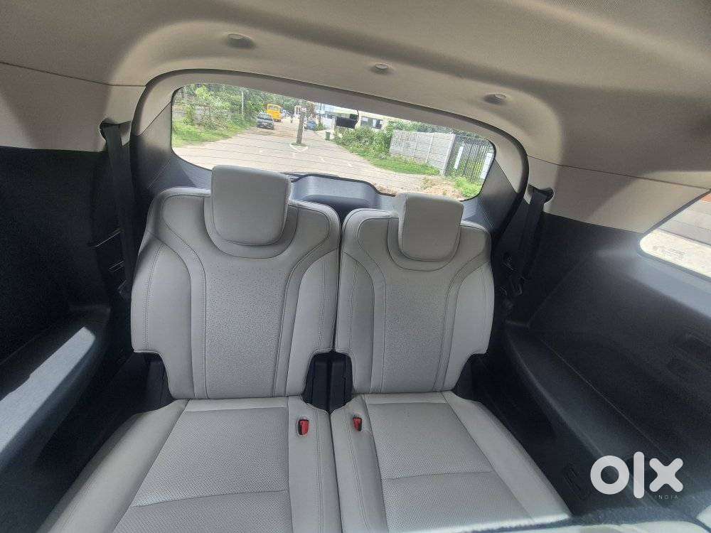 Mahindra Xuv700 2.0 Ax 7 Petrol At Str, 2024, Petrol