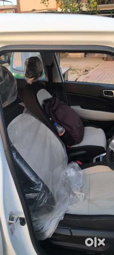 Hyundai Venue 2022 Petrol 6151 Km Driven