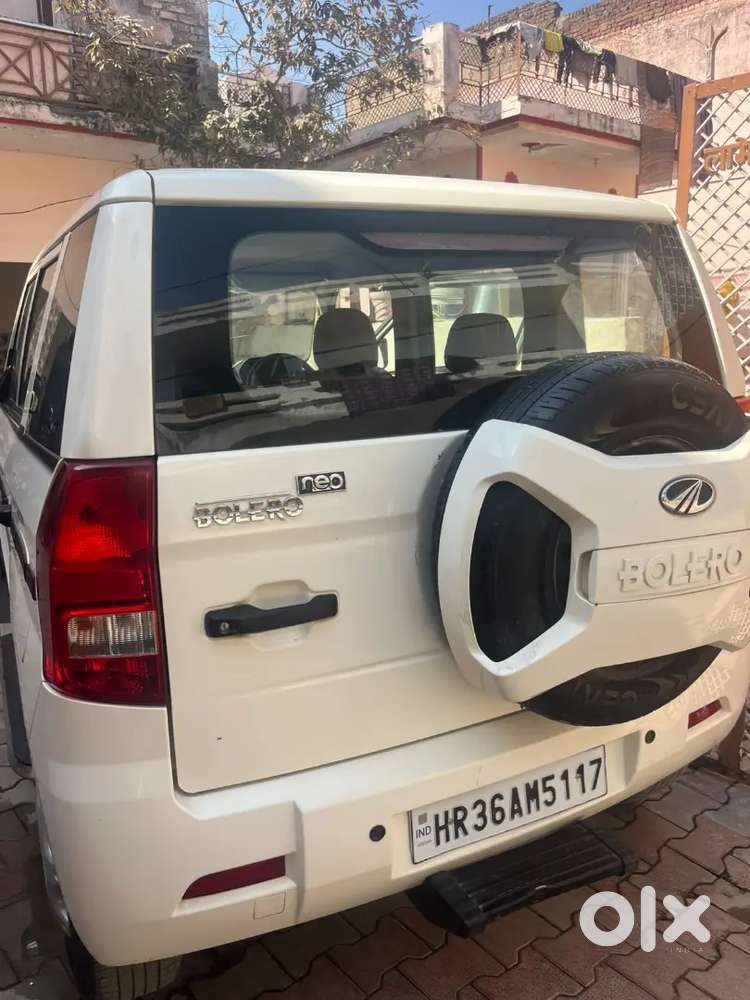 न्यू बोलोरो , 3 साल 10 महीना, कोई लोन बाकी नहीं, गुड कंडीशन।