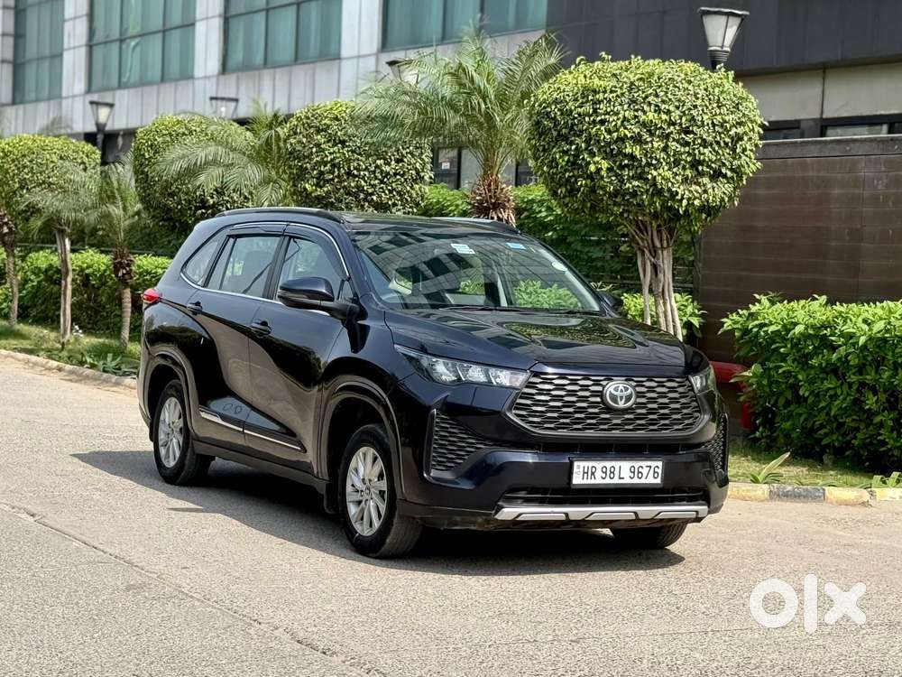 Toyota Innova Hycross