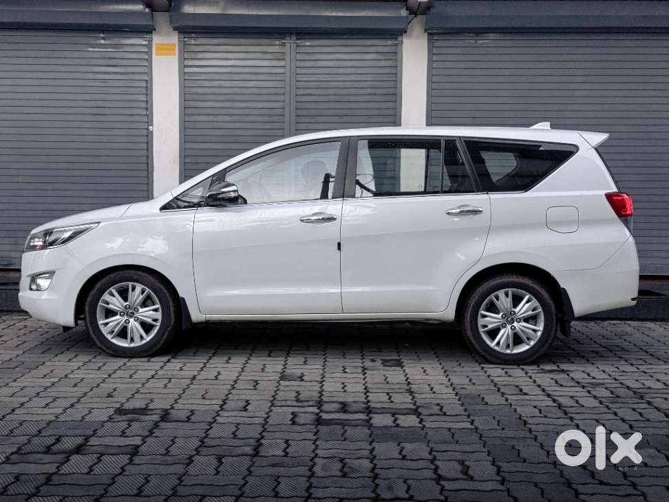 Toyota Innova Crysta 2.8z Automatic, 2016, Diesel