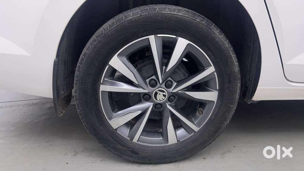 Skoda Slavia Style 1.0l Tsi Mt, 2022, Petrol